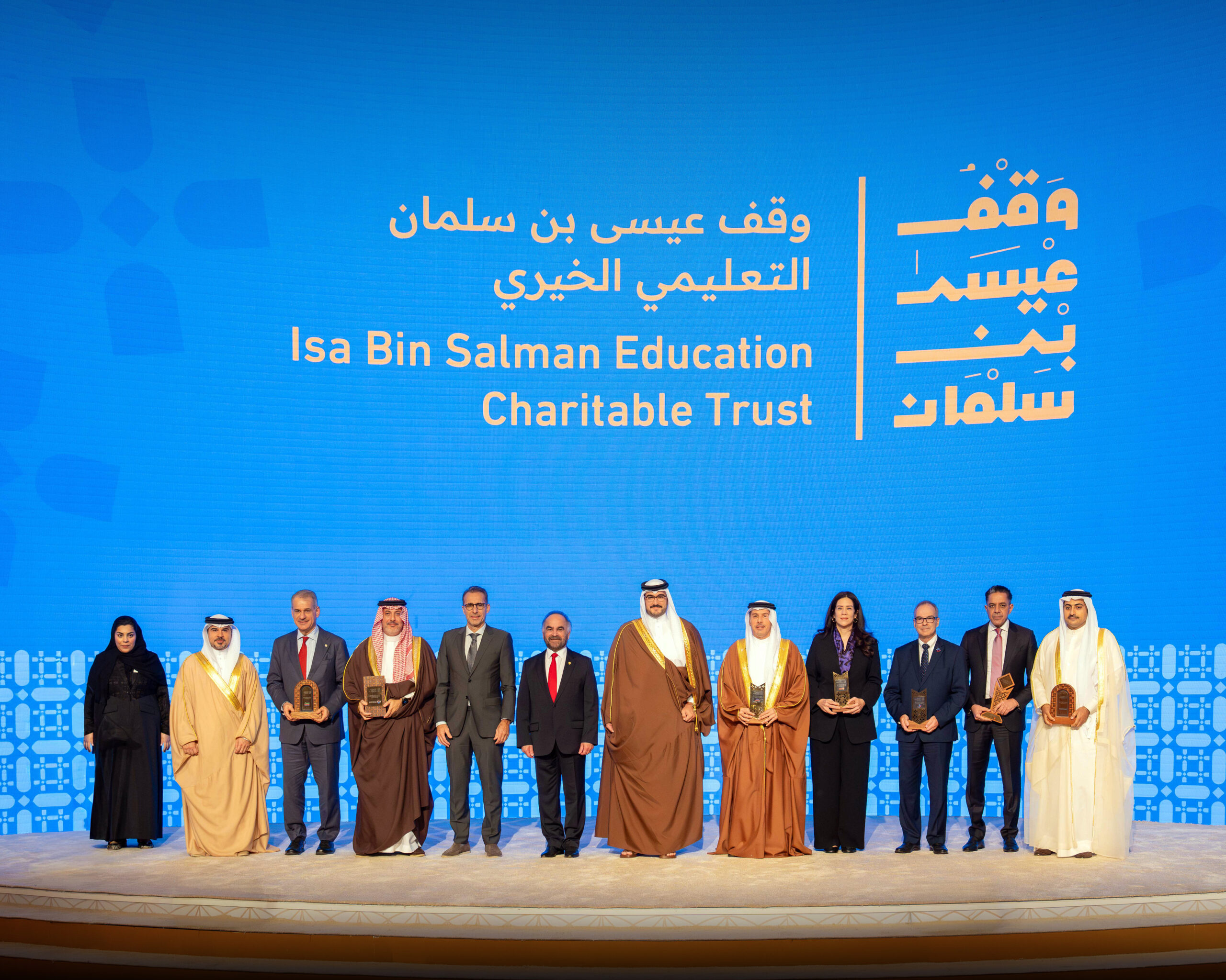 لدى حضوره الحفل السنوي لوقف عيسى بن سلمان التعليمي الخيري المقام تحت رعاية سموه.. سمو الشيخ عيسى بن سلمان بن حمد: إعلاء قيم العلم والعطاء نهجٌ راسخ لمواصلة نهضة الوطن واستدامة تقدمه وصناعة مستقبل الأجيال